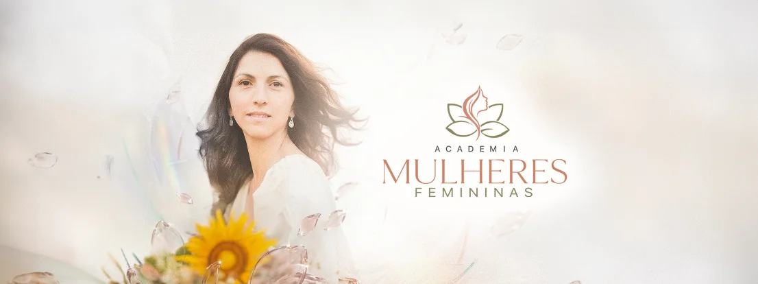 Mulher em luz natural com a logo da Academia Mulheres Femininas